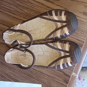 J-41 shoes.  Size 11.  Brown & Pink, EUC  Suede and cotton.  Flats.